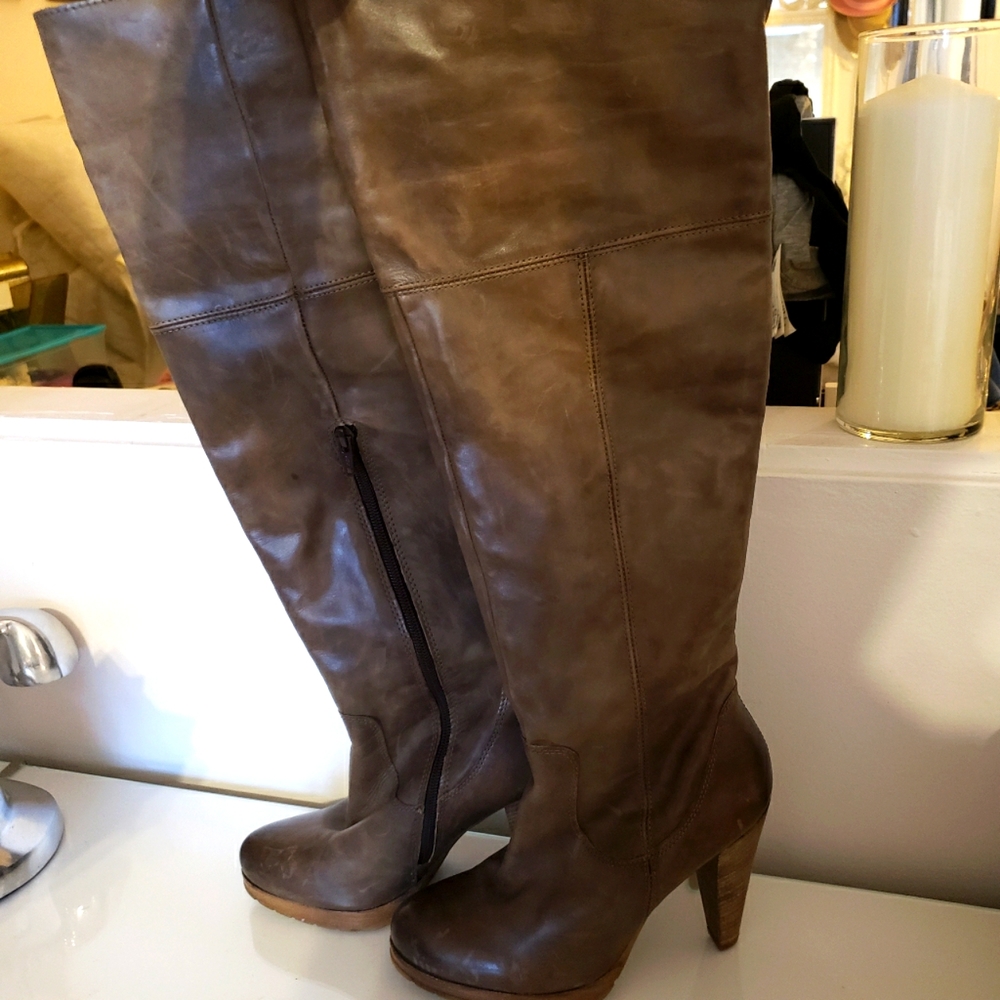 Jones BootMaker Distressed Carmel Over Knee Half Zipper Platform Boots Women EUC